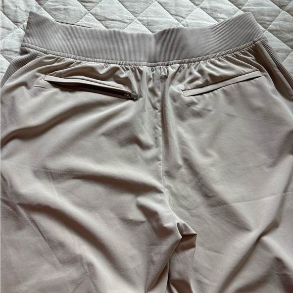 Athleta 6 Brooklyn Abalone cream ankle pants EUC - Picture 8 of 12